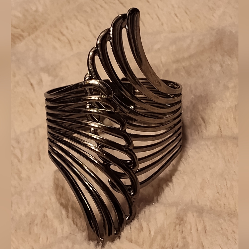 Like-New Elegant Silver Women's Cuff Bracelet (Angels Wings)